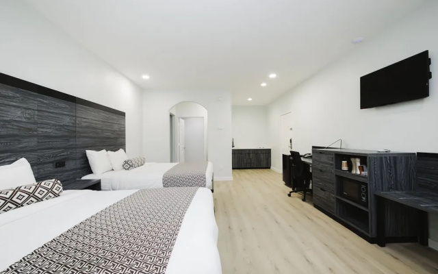 photo 3 of Sapphire Inn and Suites