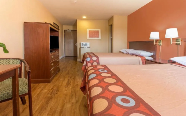 photo 4 of Super 8 By Wyndham Dixon/Uc Davis