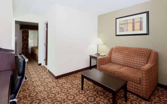 photo 3 of Super 8 by Wyndham Decatur/Dntn/Atlanta Area