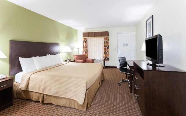 photo 5 of Super 8 by Wyndham Decatur/Dntn/Atlanta Area