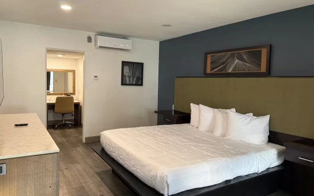 photo 3 of DTLV, a Baymont by Wyndham