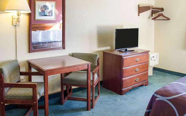 photo 3 of Rodeway Inn Florence - Cincinnati South