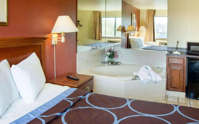 photo 4 of Rodeway Inn Florence - Cincinnati South