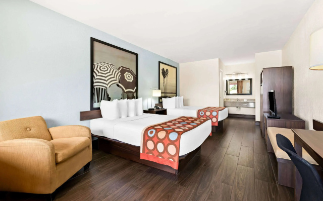 photo 4 of Super 8 By Wyndham Florida City/Homestead/Everglades