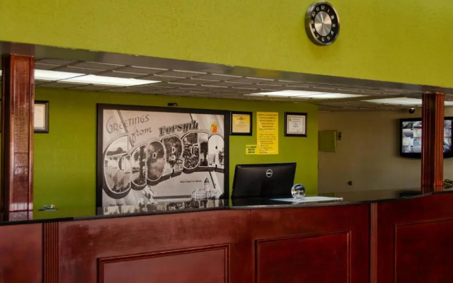 photo 2 of Motel 6 Forsyth, GA – Tift College