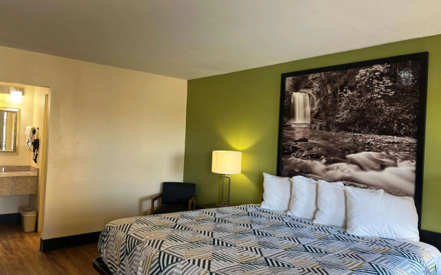photo 4 of Motel 6 Forsyth, GA – Tift College