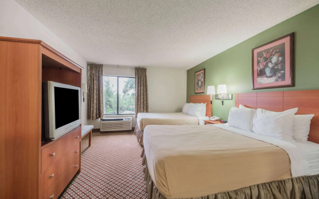 photo 3 of Super 8 by Wyndham Fort Worth Downtown South