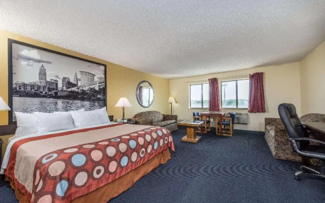 photo 5 of Super 8 by Wyndham Franklin/Middletown Area
