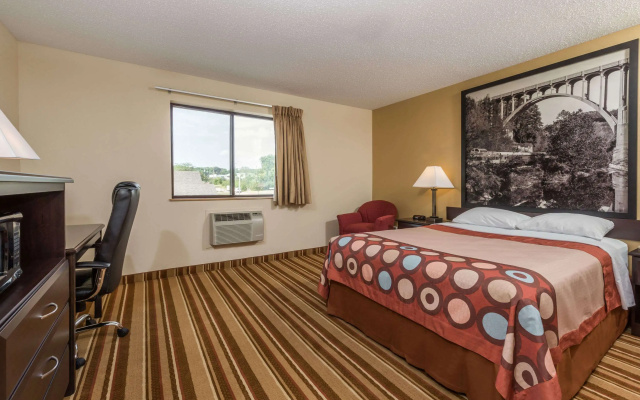 photo 4 of Super 8 by Wyndham Franklin/Middletown Area