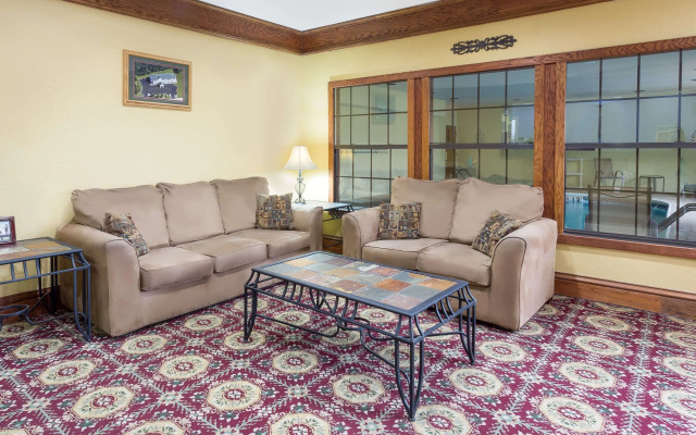 photo 2 of Super 8 by Wyndham Freeport