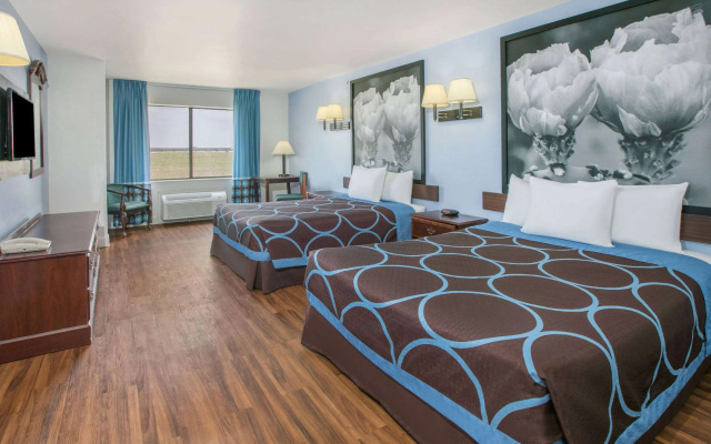 photo 4 of Super 8 by Wyndham Garland North Dallas Area