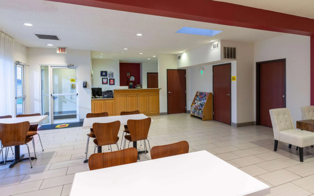 photo 2 of Super 8 by Wyndham Garland/Rowlett/East Dallas Area