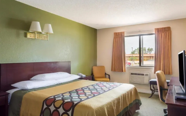 photo 3 of Super 8 Goodyear Phoenix Area