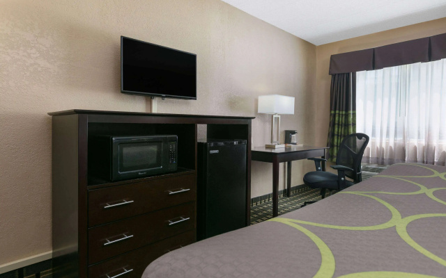 photo 5 of Super 8 by Wyndham Grand Prairie North