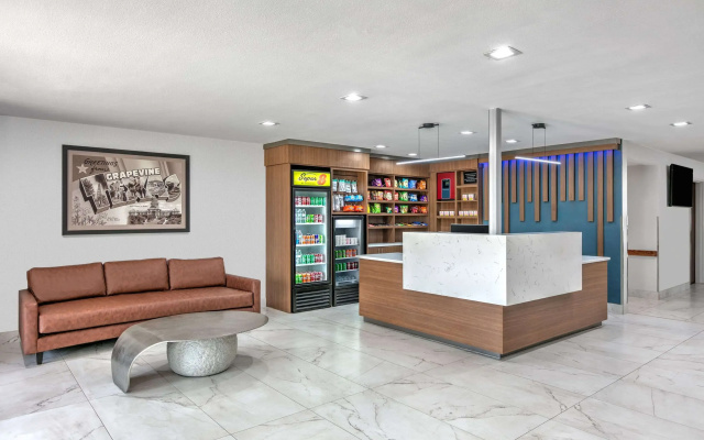 photo 2 of Super 8 by Wyndham Grapevine/DFW Airport Northwest