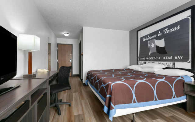 photo 3 of Super 8 by Wyndham Grapevine/DFW Airport Northwest