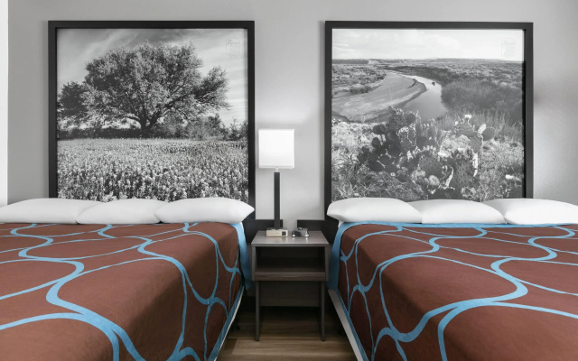 photo 4 of Super 8 by Wyndham Grapevine/DFW Airport Northwest