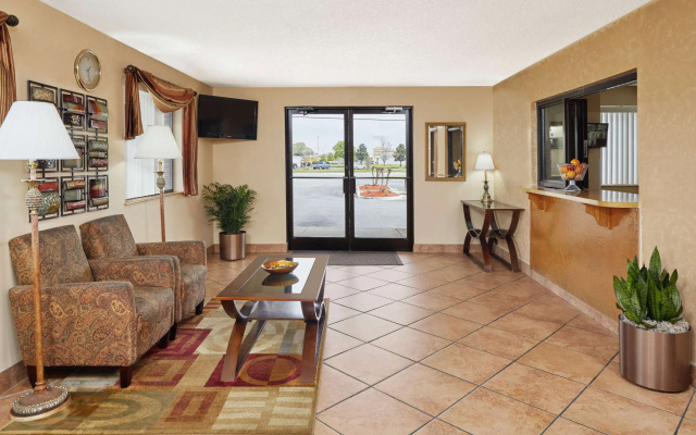 photo 2 of Super 8 by Wyndham Greenville
