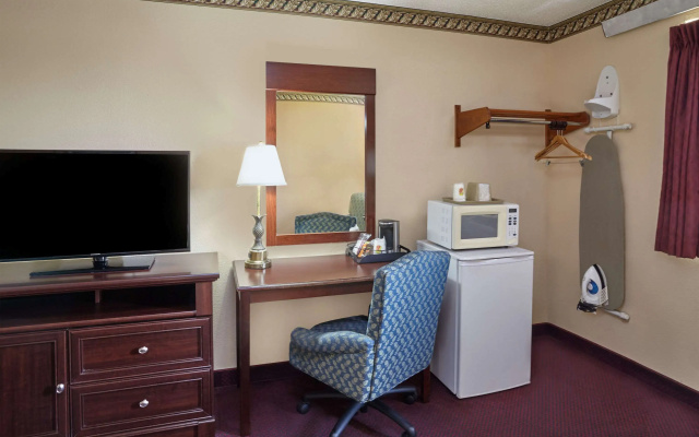 photo 3 of Super 8 by Wyndham Greenville