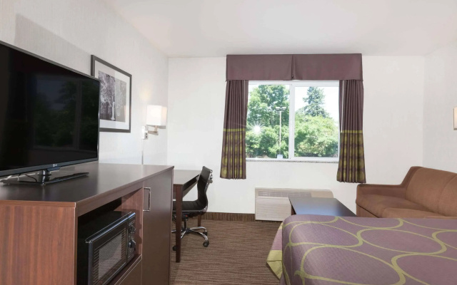 photo 4 of Super 8 By Wyndham Gresham Portland Area OR