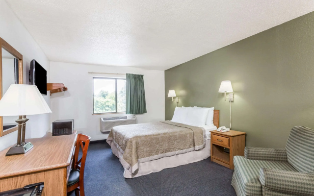 photo 4 of Super 8 by Wyndham Hampton