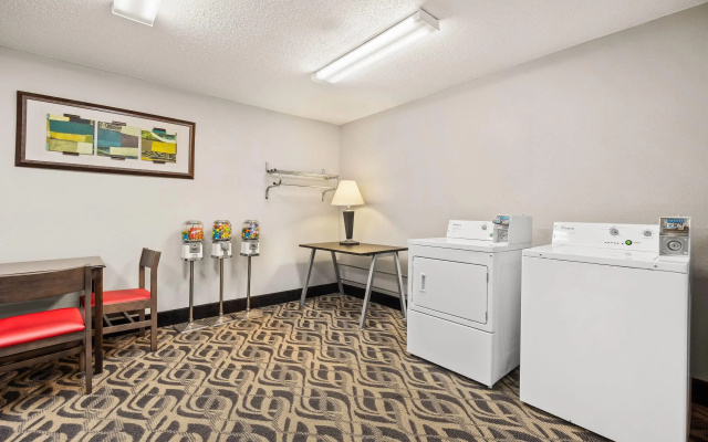photo 3 of Super 8 by Wyndham Harrison AR