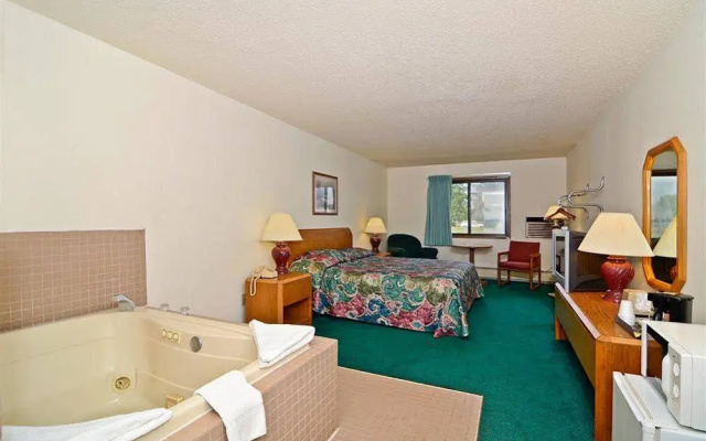 photo 5 of Super 8 Hayward Wisconsin