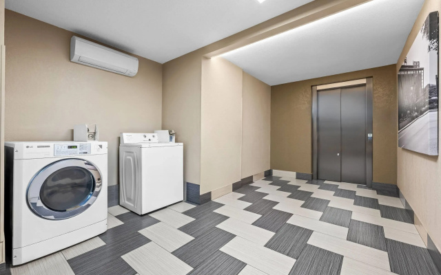 photo 4 of Super 8 by Wyndham Homewood Birmingham Area