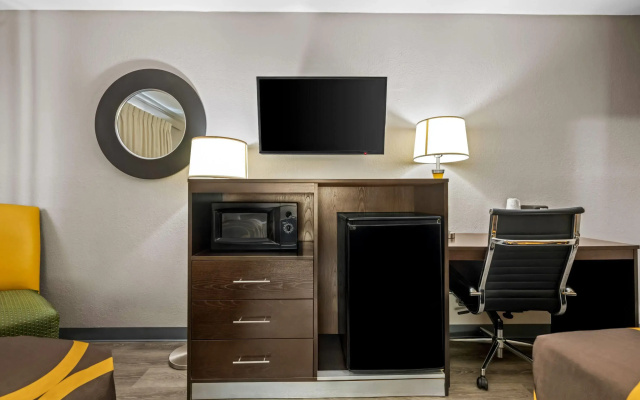 photo 5 of Super 8 by Wyndham Homewood Birmingham Area