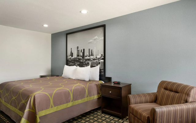 photo 5 of Super 8 By Wyndham Houston/Dtwn/I-610