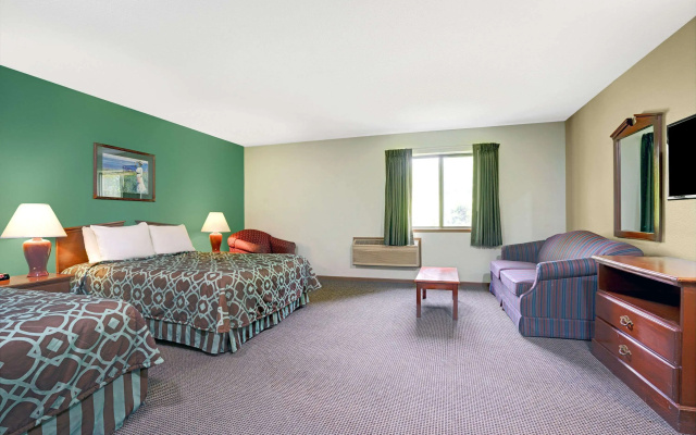 photo 3 of River Hill Inn & Suites