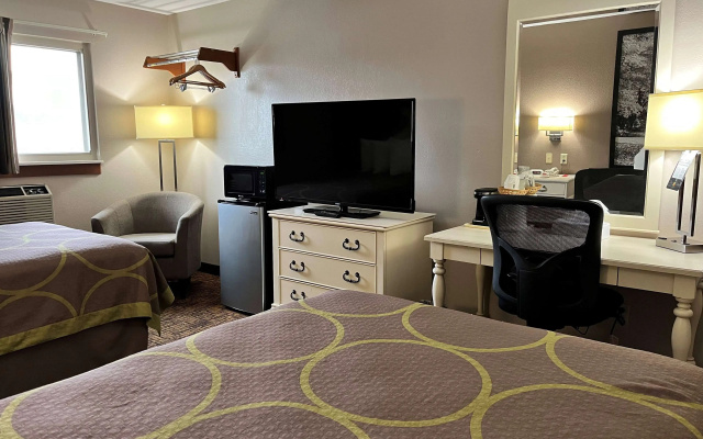 photo 2 of Super 8 by Wyndham Indianapolis/Emerson Ave