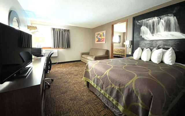 photo 3 of Super 8 by Wyndham Indianapolis/Emerson Ave