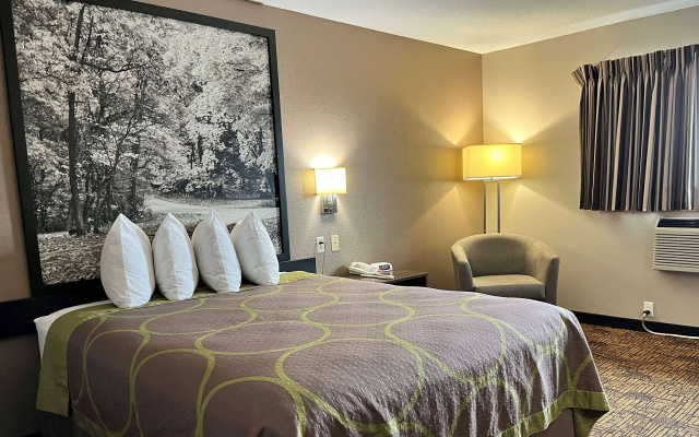 photo 5 of Super 8 by Wyndham Indianapolis/Emerson Ave