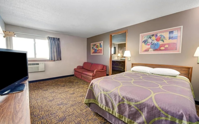 photo 2 of Super 8 Indianapolis