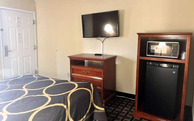 photo 3 of Super 8 by Wyndham Indianapolis/NE/Castleton Area