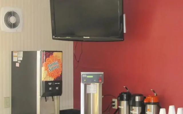 photo 4 of Super 8 Jamaica At Jfk Airport