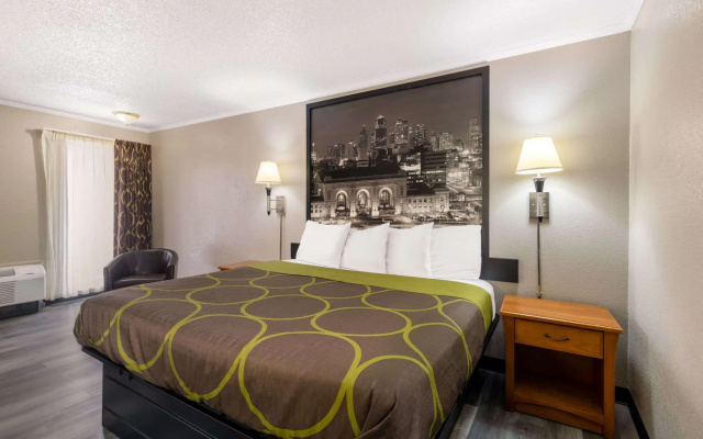 photo 4 of Super 8 by Wyndham Kansas City Airport North