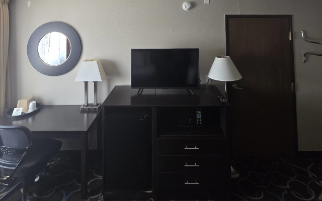 photo 3 of Super 8 by Wyndham Kansas City
