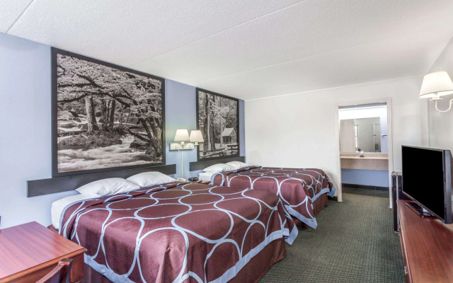 photo 3 of Super 8 by Wyndham Kingston