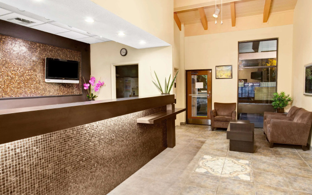 photo 2 of Super 8 by Wyndham Kissimmee/Maingate/Orlando Area