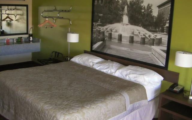 photo 3 of Super 8 Lafayette