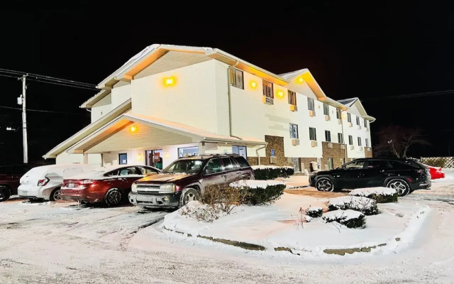 photo 4 of Super Inn by OYO Lansing MI