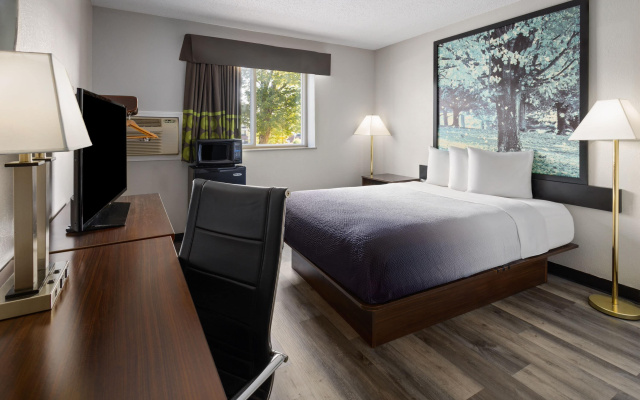 photo 4 of Super 8 by Wyndham Latham/Albany Airport