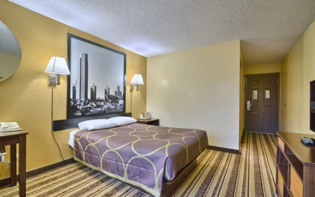 photo 3 of Super 8 By Wyndham Latham/Albany Airport