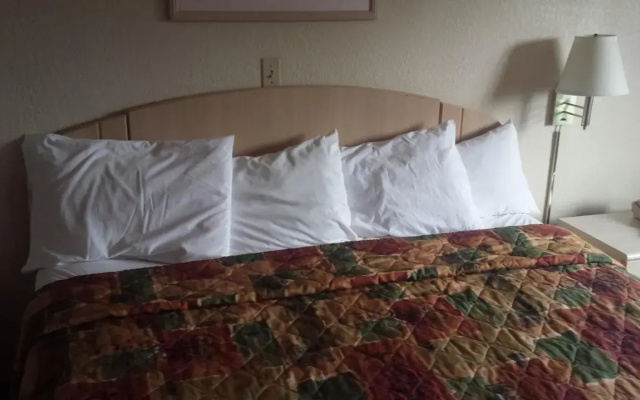photo 3 of Super 8 Leavenworth