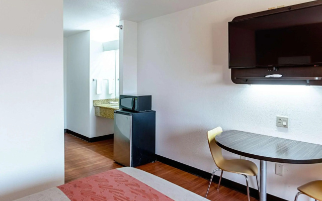 photo 3 of Motel 6 Lebanon, IN