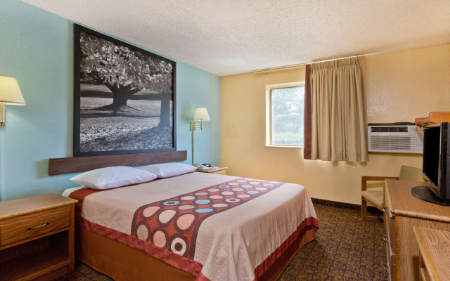 photo 4 of Super 8 by Wyndham Lexington Park/California Area
