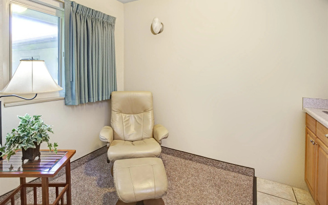 photo 2 of Super 8 by Wyndham Long Beach
