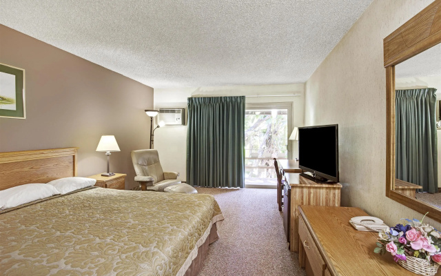 photo 3 of Super 8 by Wyndham Long Beach